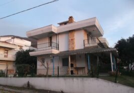 Narlı Girişinde Tripleks Villa