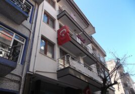 Çarşıda Yeni Bina