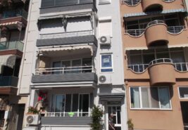 Öğretmen Evi Sahilinde Denize Sıfır Sezonluk