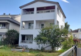 Turan Köy’de Çarşıda 3 Katlı Bina