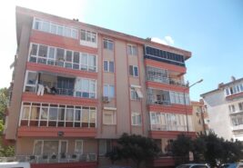 Cumartesi Pazarı’nda Eşyalı Köşe Daire
