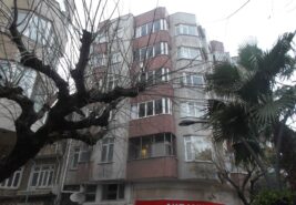 Çarşıda Deniz Manzaralı